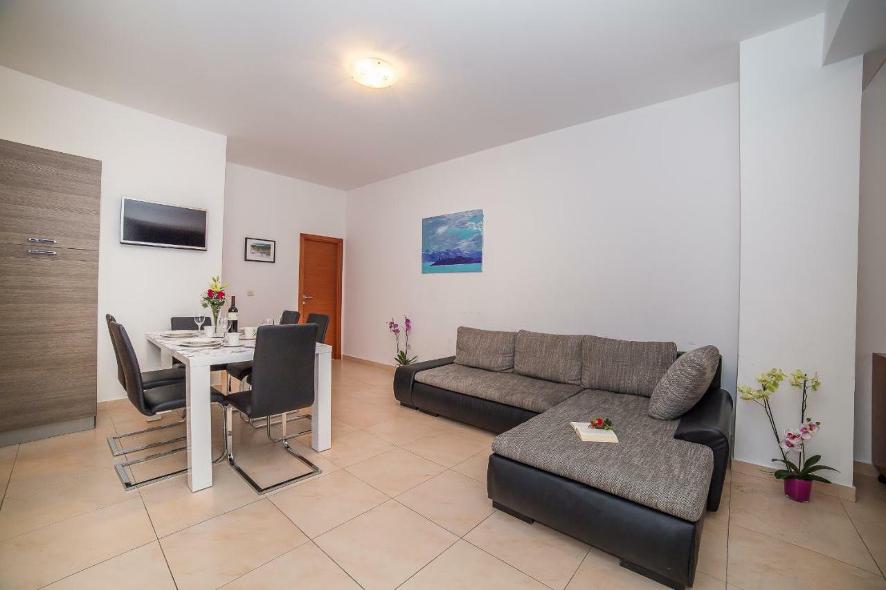 Apartments Mario Migros Makarska Bagian luar foto